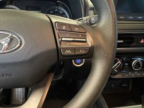 Used 2022 Hyundai Kona SEL FWD image 12