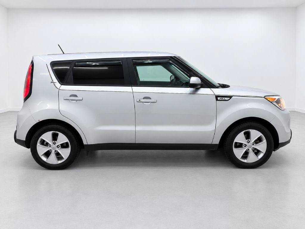Used 2016 Kia Soul FWD image 2