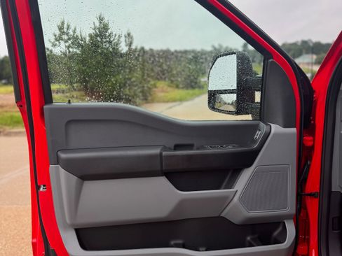 New 2025 Ford F550 4x4 Supercab Super Duty image 32