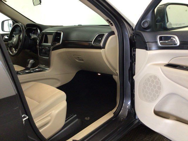 Used 2019 Jeep Grand Cherokee Laredo AWD/4WD image 12