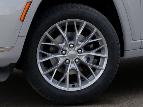 New 2025 Jeep Grand Cherokee L Summit w/ Luxury Tech Group V image 8