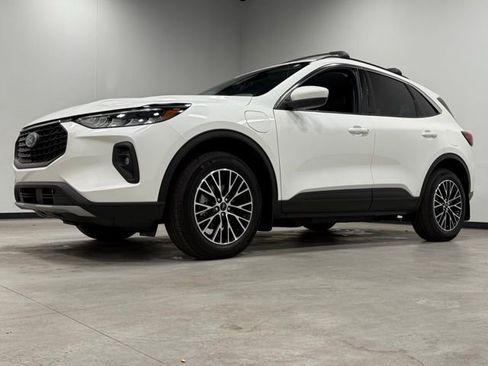 Used 2024 Ford Escape SE image 5