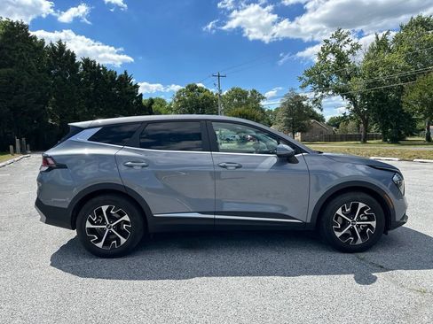 Used 2023 Kia Sportage EX FWD image 4