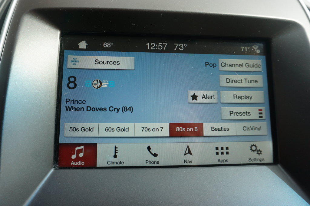 Used 2017 Ford Edge Titanium w/ Technology Package FWD image 11