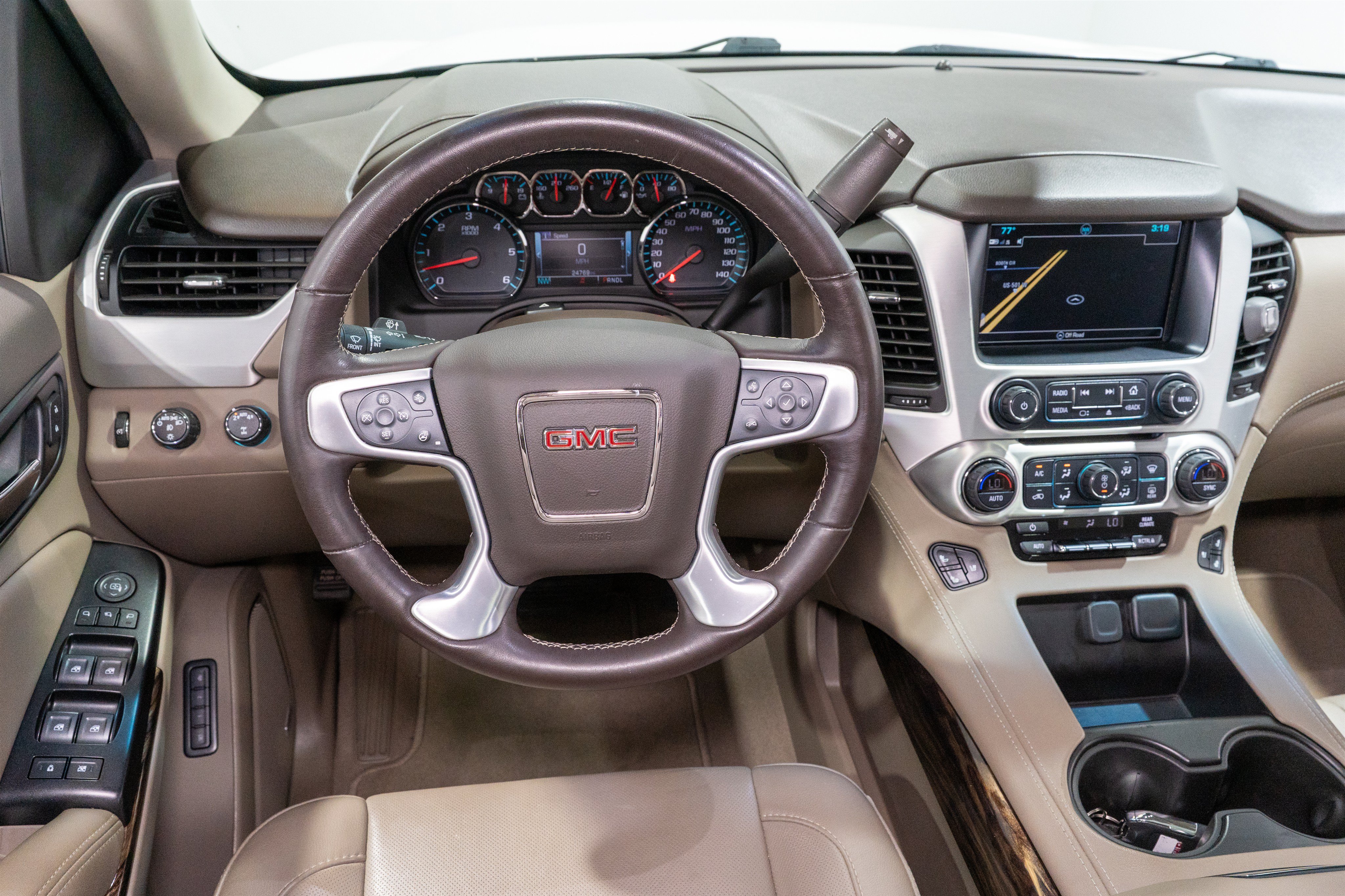 Used 2019 GMC Yukon SLT w/ Premium Edition AWD/4WD image 10