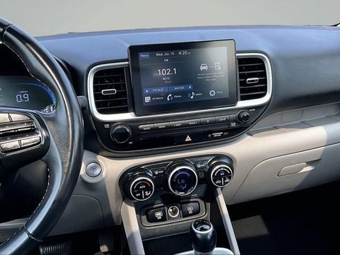 Used 2024 Hyundai Venue SEL FWD image 8