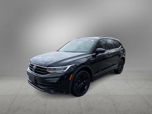 Used 2022 Volkswagen Tiguan SE R-Line image 1