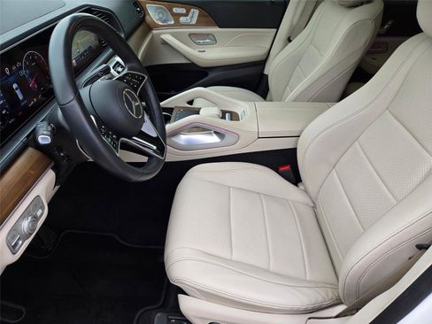 Used 2024 Mercedes-Benz GLS 450 4MATIC image 11