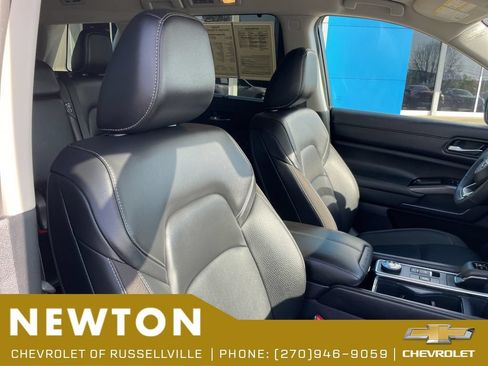 Used 2025 Nissan Pathfinder SL AWD/4WD image 27