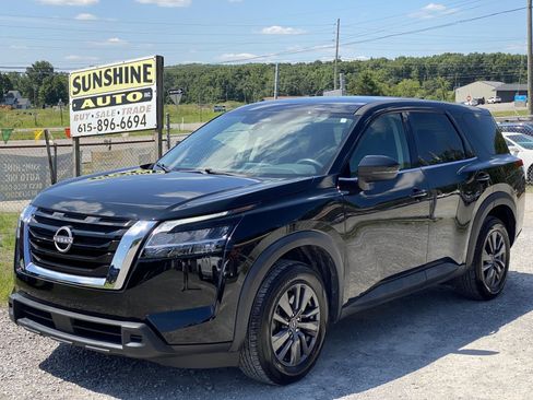 Used 2022 Nissan Pathfinder S FWD image 2