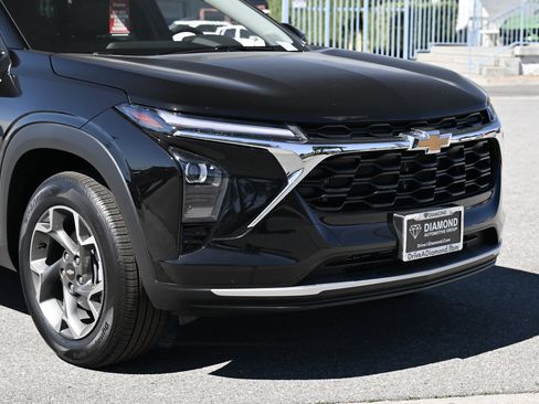 New 2026 Chevrolet Trax LT w/ Sunroof Package image 9