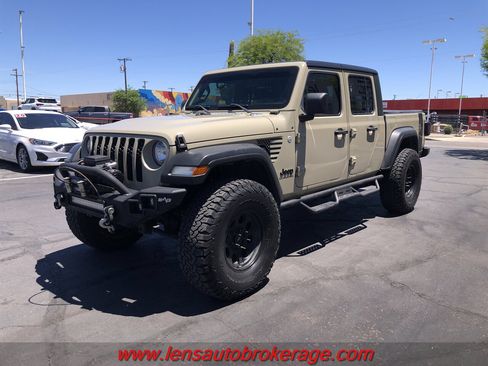 Used 2020 Jeep Gladiator Sport w/ Quick Order Package 24S AWD/4WD image 3