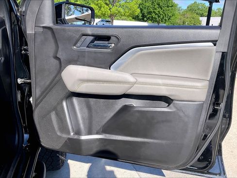 Used 2025 Chevrolet Colorado ZR2 w/ Technology Package image 22