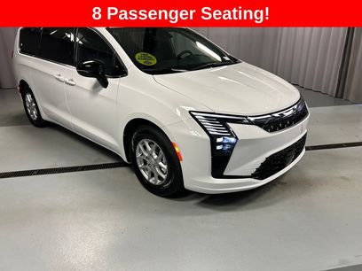 New 2027 Chrysler Pacifica Select w/ Family Tech Group