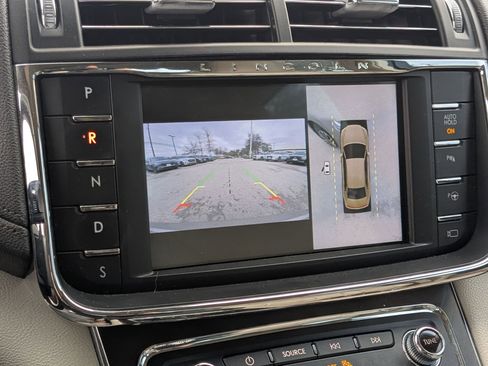 Used 2019 Lincoln Continental Reserve image 16