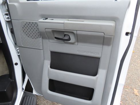 Used 2014 Ford E-350 and Econoline 350 XLT image 16
