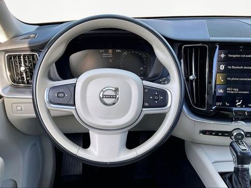 Used 2018 Volvo XC60 T5 Momentum w/ Convenience Package image 8