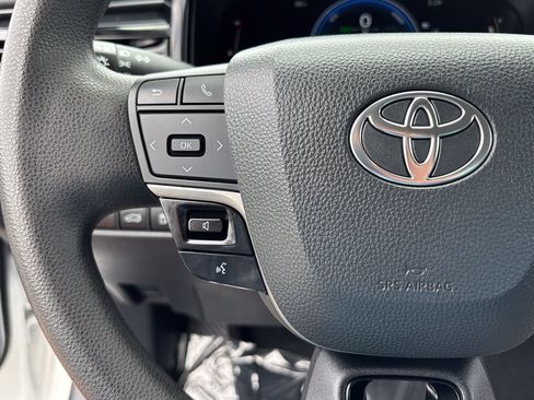 Used 2025 Toyota Camry LE FWD image 28
