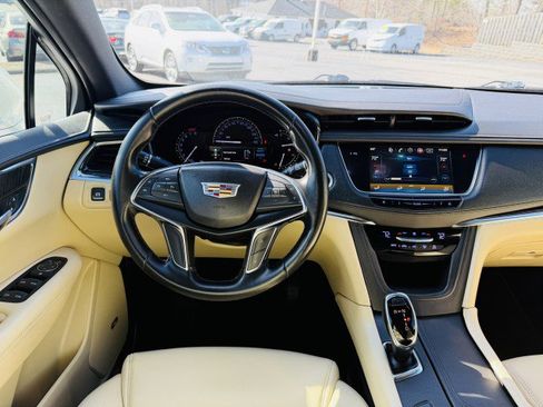 Used 2019 Cadillac XT5 FWD image 6
