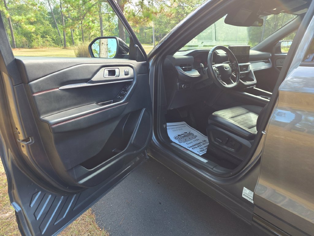 Used 2025 Ford Explorer ST-Line w/ Premium Package RWD image 10