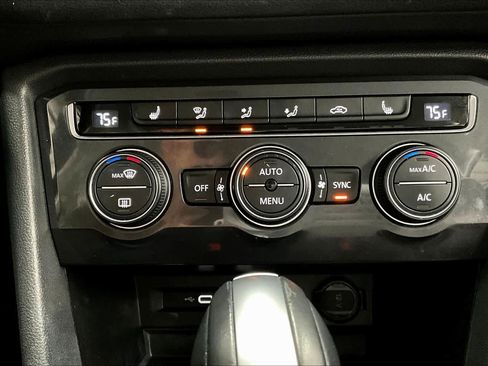 Used 2021 Volkswagen Tiguan SE image 34