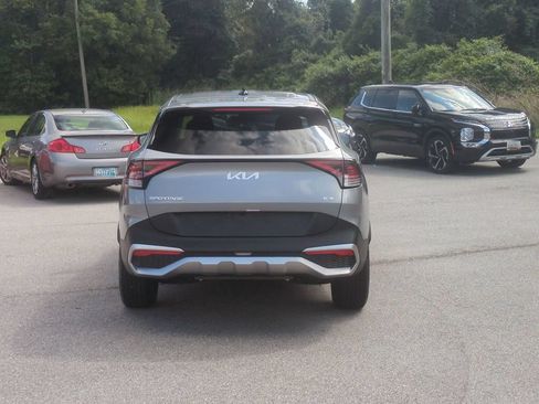 Used 2023 Kia Sportage LX AWD/4WD image 6