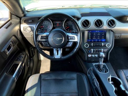 Used 2022 Ford Mustang Premium image 9