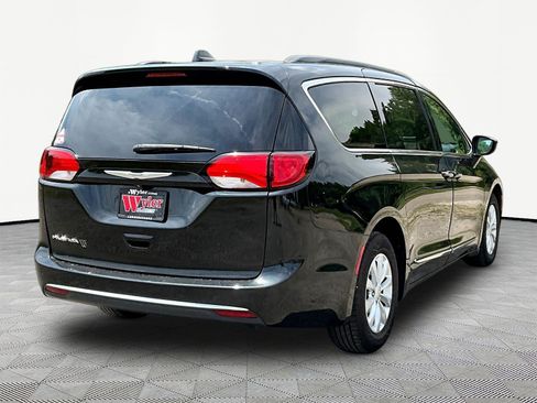 Used 2017 Chrysler Pacifica Touring-L FWD image 14