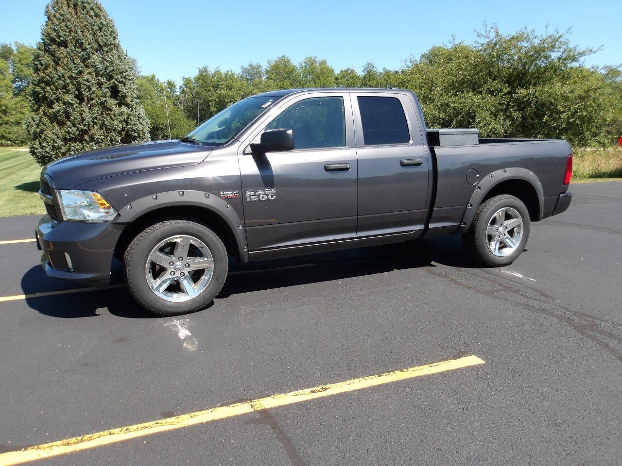 Used 2017 RAM 1500 Express w/ Express Value Package AWD/4WD image 9