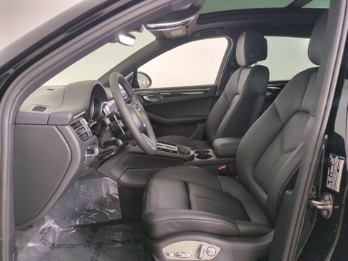 New 2026 Porsche Macan AWD/4WD image 5