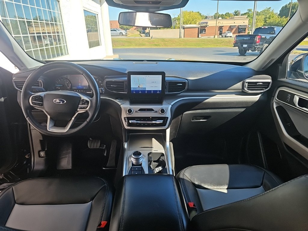 Used 2022 Ford Explorer XLT w/ Equipment Group 202A AWD/4WD image 12