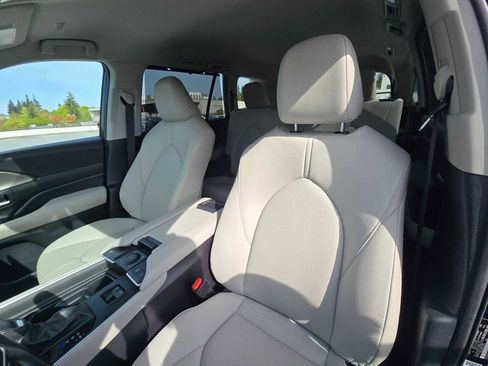 Certified 2024 Toyota Grand Highlander AWD image 21
