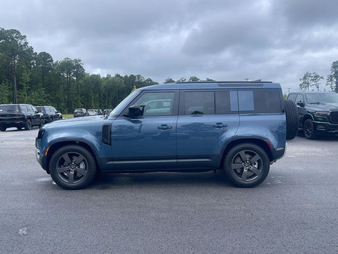 Used 2025 Land Rover Defender 110 S AWD/4WD image 4