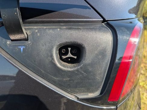 Used 2024 Tesla Model Y Long Range AWD/4WD image 12