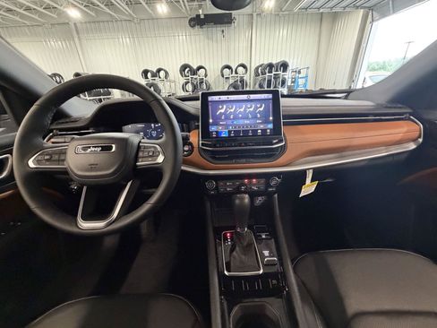 Certified 2025 Jeep Compass Limited w/ Elite Group AWD/4WD image 7