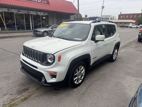 Used 2019 Jeep Renegade Latitude FWD image 1