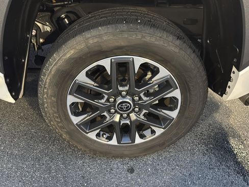 Used 2024 Toyota Tundra Limited image 34