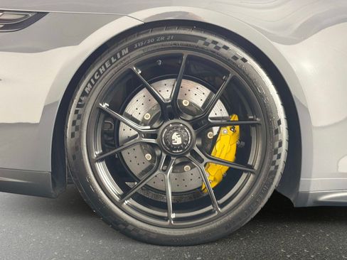 Used 2025 Porsche 911 GT3 RWD image 19
