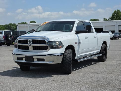 Used 2020 RAM 1500 Classic SLT AWD/4WD image 3