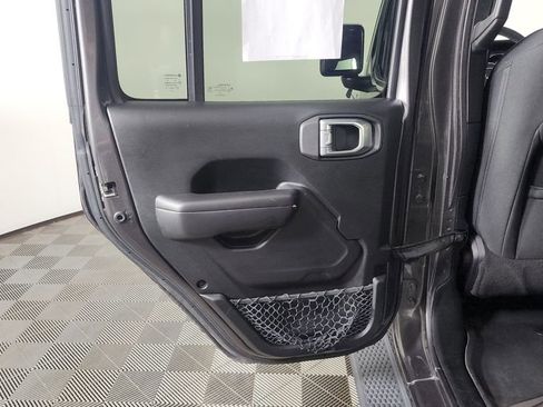 Used 2019 Jeep Wrangler Unlimited Sport image 27