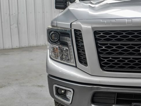Used 2019 Nissan Titan PRO-4X AWD/4WD image 46