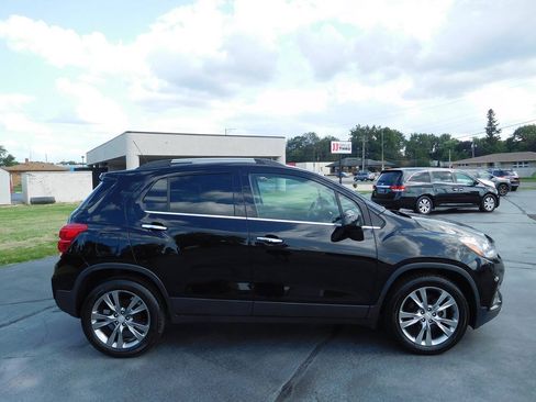 Used 2019 Chevrolet Trax LT w/ Driver Confidence Package FWD image 2