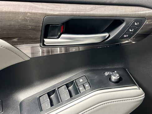 New 2026 Toyota Highlander Limited image 16