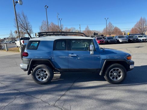 Used 2013 Toyota FJ Cruiser 4WD image 6