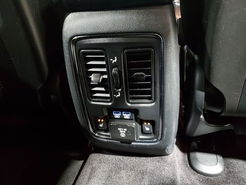 Used 2018 Jeep Grand Cherokee Limited w/ Luxury Group II image 22