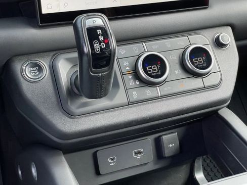 Used 2023 Land Rover Defender 90 V8 image 30