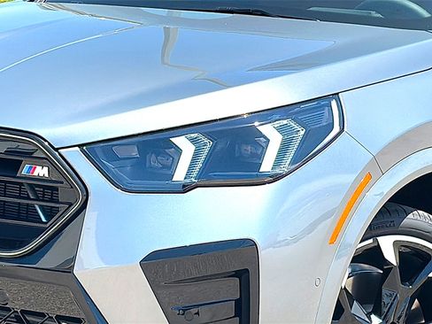 New 2026 BMW X2 M35i w/ Technology Package AWD/4WD image 4