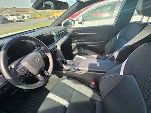 Used 2023 Toyota Camry SE image 8