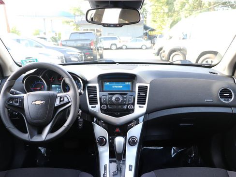 Used 2016 Chevrolet Cruze LT FWD image 16