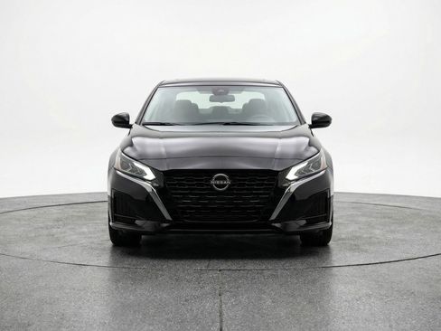 Used 2025 Nissan Altima 2.5 SV image 2